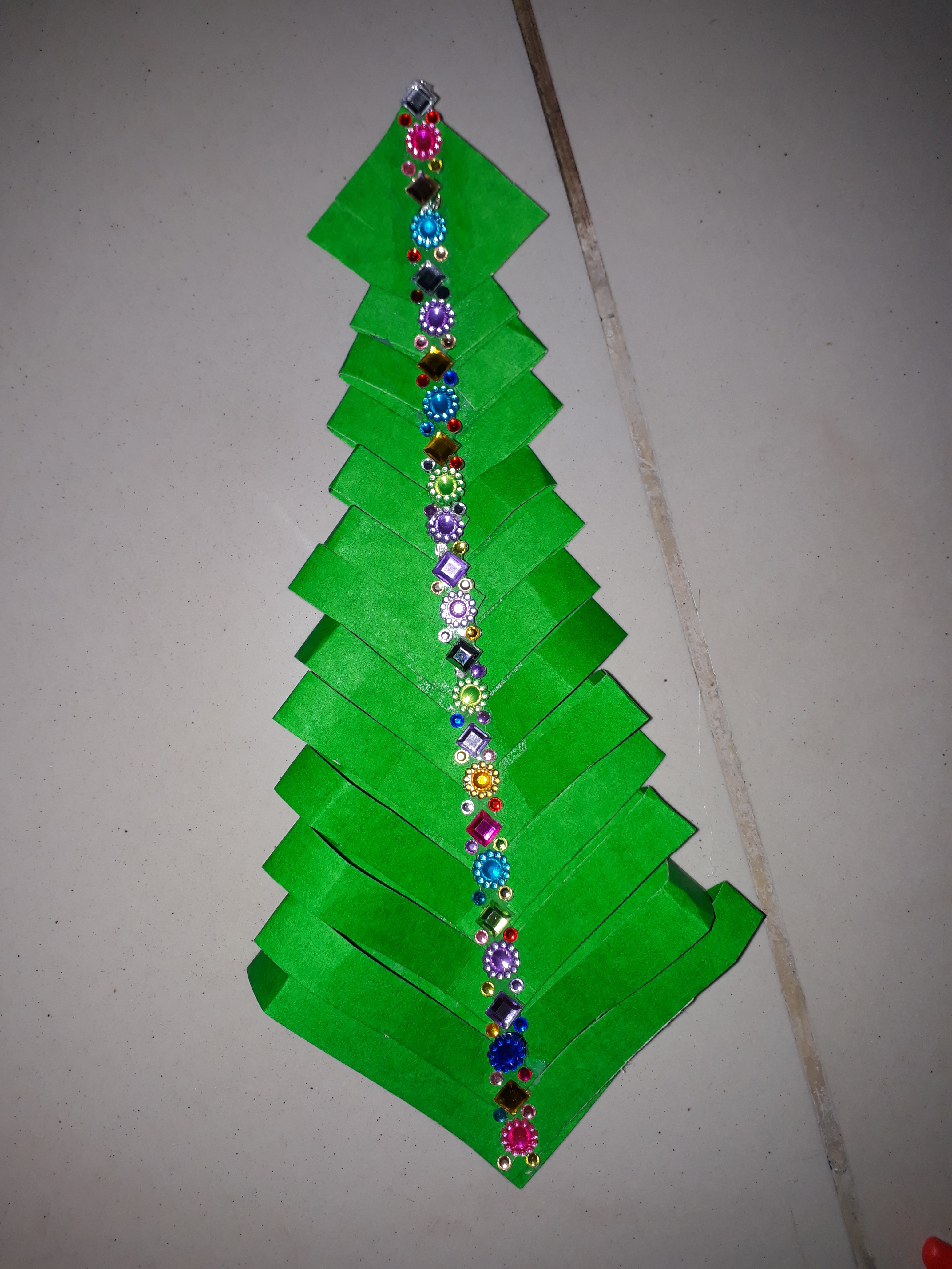 How To Make Christmas Tree On Chart Paper